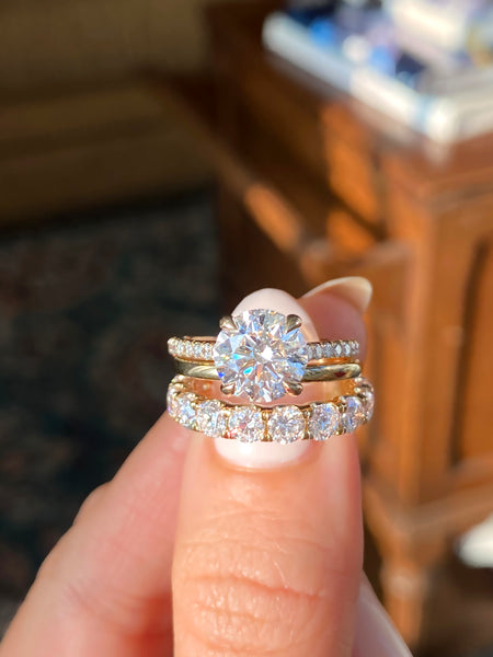 Pavé diamond solitaire wedding ring set